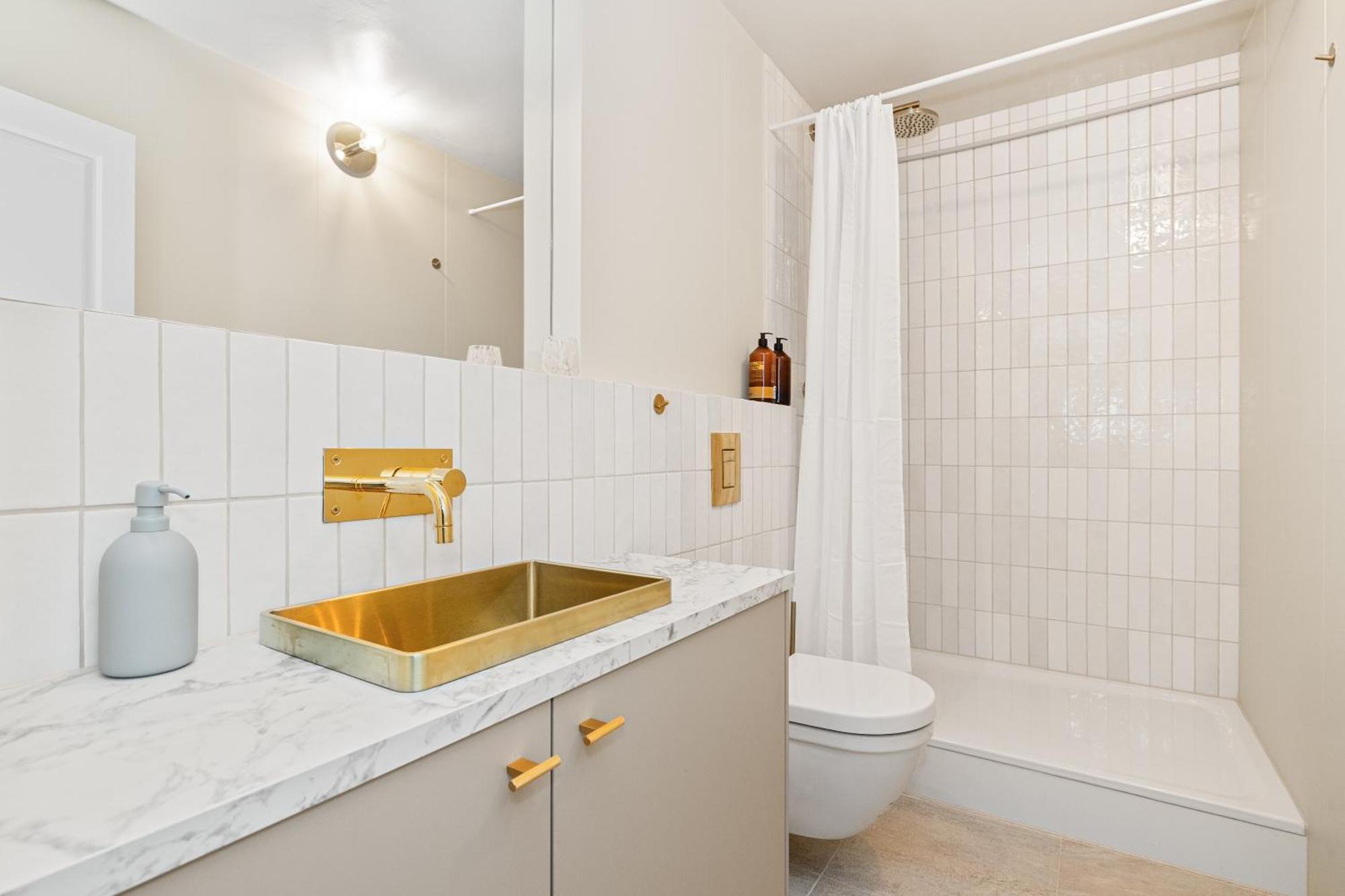Downtown Baldursbra - Two Bedroom Apartment Reykjavík Eksteriør bilde